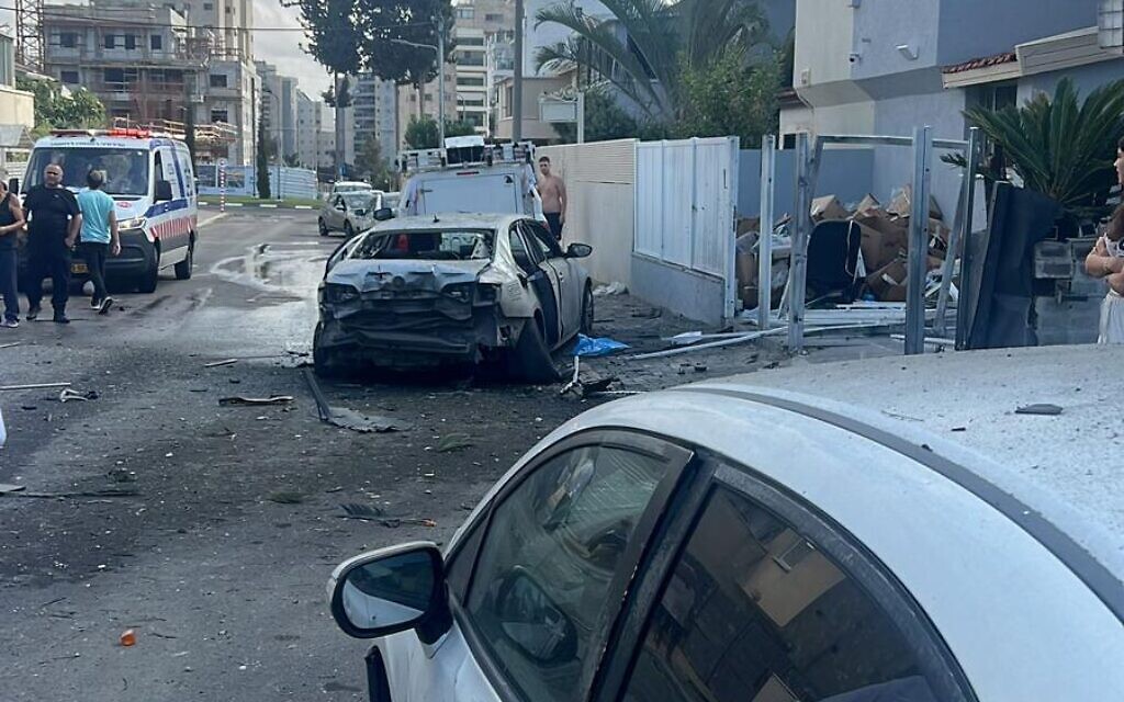 Rocket strike in Ashkelon destroyed cars