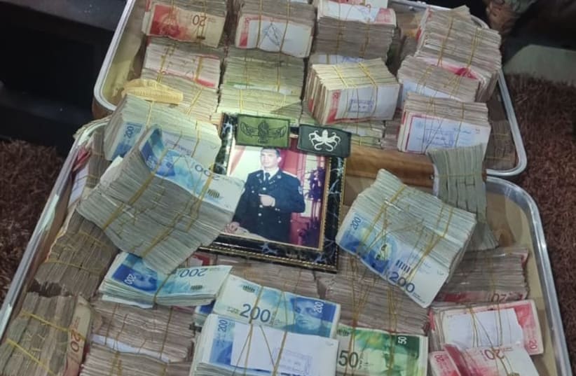 Hamas cash IDF photo